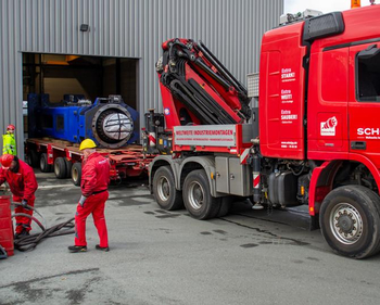 Permanentes Montageteam direkt auf dem Baufeld