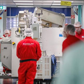 In semiconductor manufacturing, a professional move-in solution plays a decisive role in the successful installation of machines in cleanrooms.