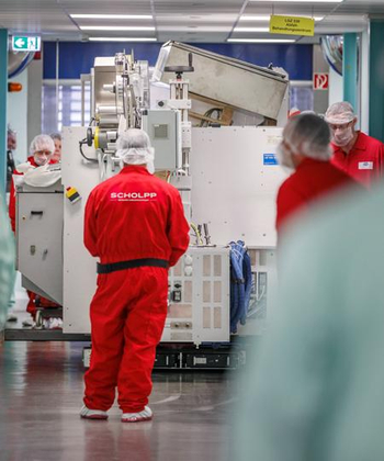 25 Jahre Erfahrungen, Spezialequipment & Knowhow - Montagen und Maschinenbewegungen im Reinraum nur mit SCHOLPP.