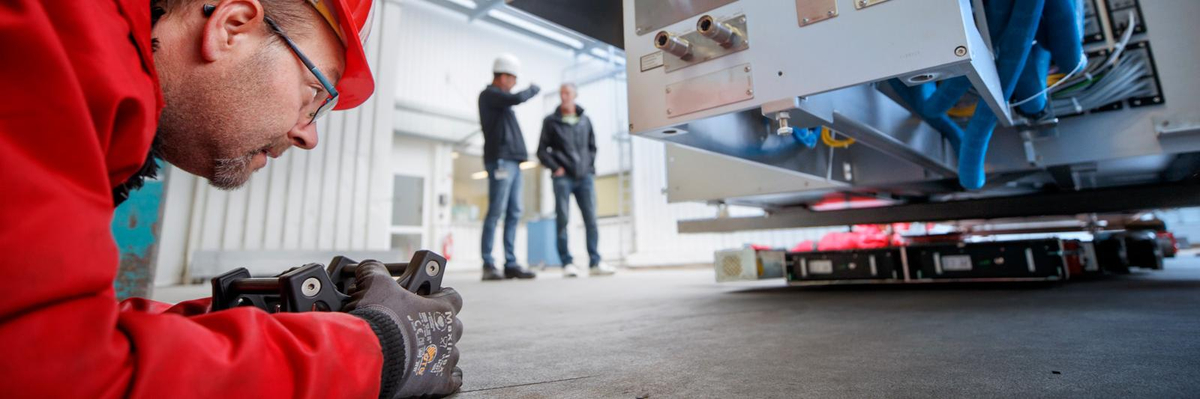 SCHOLPP ist Ihr Partner für Maschinenumzüge und Verlagerungen - mit Know-how und Spezialequipment