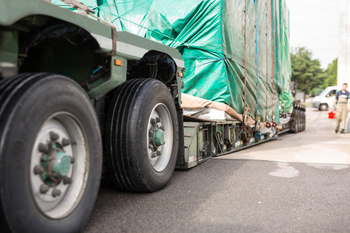 Transporte von überbreiten Maschinen und Schwerlasten bei Umzügen innerhalb Europas